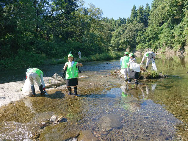 河川の清掃、生物調査